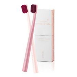 Swiss Smile Toothbrush Set kazeta, Nuance Nude 2x Toothrushes v akcii za 11,95€ v Fann Parfumérie