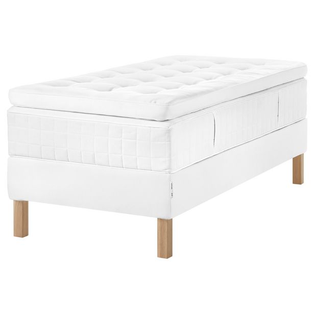 Čalúnená posteľ v akcii za 505€ v Ikea