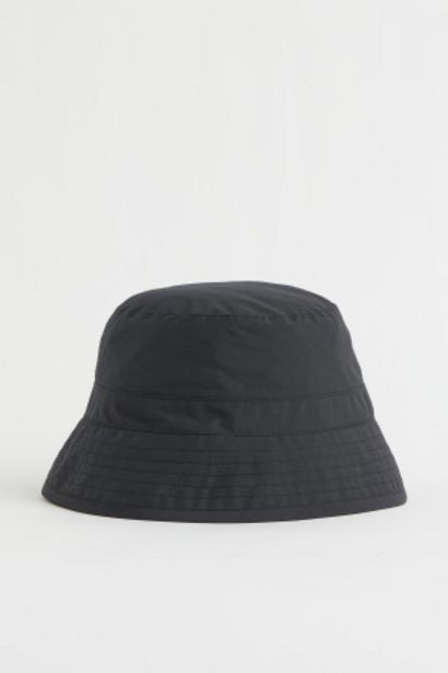 Nepremokavý klobúk v akcii za 6,99€ v H&M