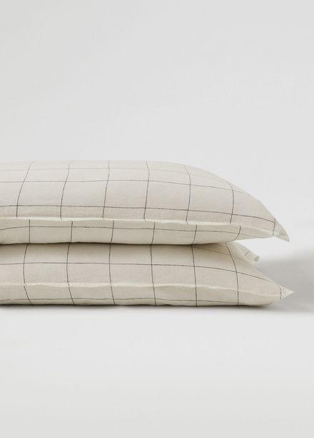 Checked linen cushion case set 50X75cm v akcii za 22,99€ v Mango
