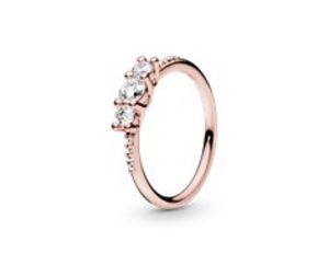 Priehľadný prsteň s troma kameňmi v akcii za 89€ v Pandora